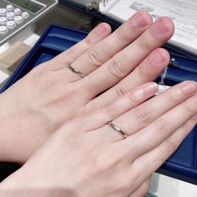 【銀座ダイヤモンドシライシの口コミ】 デザインがウェーブであったことが大きかったです。手の形からウェーブ型…