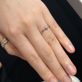 【COLANY(コラニー)の口コミ】 ダイヤの形と、横から見た形が彼女の好きなりんごみたいでかわいかったか…