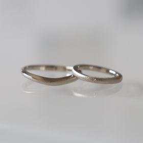 【鶴(mikoto)の口コミ】 せっかく2人の結婚指輪なので誰とも被らないデザインがいいと思っていまし…