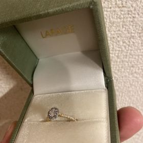 【LAPAGE(ラパージュ)の口コミ】 ネックレスもマルスで婚約指輪も憧れていました。
知り合いがとてもいい指…