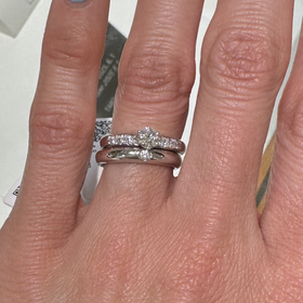 【MIKIMOTO(ミキモト)の口コミ】 エンゲージ３ミリ程度、マリッジ3．1ミリの太めでコロンとしていて柔らか…