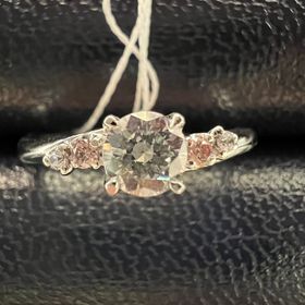 【CAFERING(カフェリング)】の口コミ メレのピンクダイヤモンドあり・なしを選べます。なしの場合は、通常のダイ...