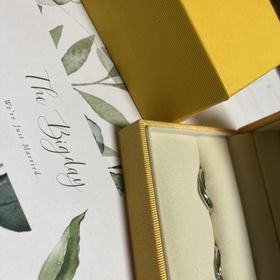 【ケイウノ ブライダル(K.UNO BRIDAL)の口コミ】 価格も思っていたより安く、刻印も2人の思い出などを含めてデザインを提供…