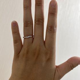 【銀座ダイヤモンドシライシの口コミ】 デザイン、着け心地重視で購入！ストーンの着いてないものとも悩みました…