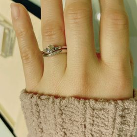 【ヴァンドーム青山(VENDOME AOYAMA)の口コミ】 指が太いので、指が綺麗になるデザインをさがしていました。こちらの指輪…