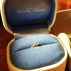 【銀座ダイヤモンドシライシの口コミ】 華奢でシンプルなデザインながら、ダイヤの輝きに存在感があり一目惚れし…