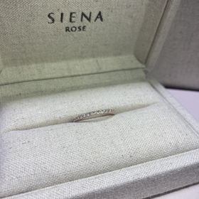 【SIENAROSE(シエナロゼ)の口コミ】 普段使いできるエタニティリングで探していました。
ロゼチナの肌馴染みが…