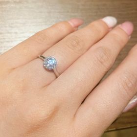 【ラザール ダイヤモンド(LAZARE DIAMOND)の口コミ】 一目見て ｾﾝﾄﾊﾟﾄﾘｯｸのデザインに一目惚れしました。
横から見ても 繊細な…
