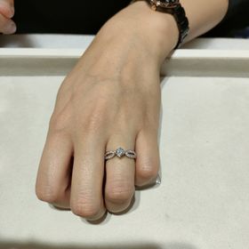 【ブシュロン(BOUCHERON)の口コミ】 こちらはBOUCHERONでは絶対ポンドゥパリが絶対いいと思いみさせてもらいま…