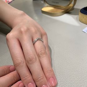 【ショーメ(CHAUMET)の口コミ】 一粒ダイヤの婚約指輪はいかにも感があって使いづらそうと感じていたため…
