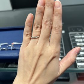 【銀座ダイヤモンドシライシの口コミ】 デザイン、着け心地がよかった。落ち着いたデザインで手に馴染んでいた。…