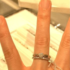 【ティファニー(Tiffany & Co.)の口コミ】 綺麗なデザインかつラグジュアリー感を感じられるものでした。お値段もは…