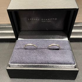 【ラザール ダイヤモンド(LAZARE DIAMOND)の口コミ】 「ゆるやかなV字アームに、流れるようにカットを施した美しいリング」とい…