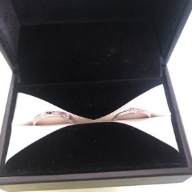 【エクセルコダイヤモンド(EXELCO DIAMOND)の口コミ】 夫の指輪のブラックダイヤモンドとデザインがカッコよくて、私が一目惚れ…