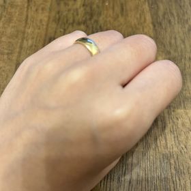 【mina.jewelry(ミナジュエリー)の口コミ】 夫婦そろって幅太めのシンプルなリングを探しておりました。ブランドのこ…