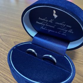 【Something Blue(サムシングブルー)の口コミ】 デザインはシンプルですが、光に反射してダイヤモンドが輝くのが美しく可…