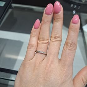 【アイプリモ(I-PRIMO)の口コミ】 シンプルだが、ダイヤモンドの数も多すぎず少なすぎずでバランスが良いも…