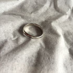 【アイプリモ(I-PRIMO)の口コミ】 結婚指輪、婚約指輪ともに緩やかなラインがで成り立っていて、セットとし…