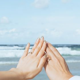 【ラザール ダイヤモンド(LAZARE DIAMOND)の口コミ】 ゴールドかシルバーかで迷っており、ゴールド、シルバー2色入っているデザ…