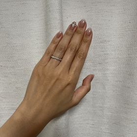 【4℃ BRIDAL(ヨンドシーブライダル)の口コミ】 ダイヤモンドの輝きがとても綺麗で、理想より一粒一粒が大きなものを、予…