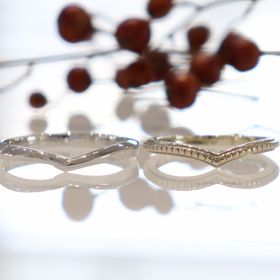 【鶴(mikoto)の口コミ】 私が最初にこちらのデザインを気に入りました。V字なのが特徴的で、お店の…