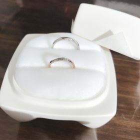 【俄(にわか)の口コミ】 デザイン重視で決めました。
会社の規定で石が飛び出ているデザインは業務…