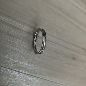 【PILOT BRIDAL(パイロットブライダル)の口コミ】 鍛造製法で、指輪そのものが丈夫であること。
内側が窪んだデザインなので…