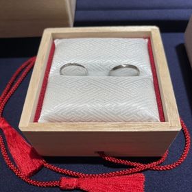 【TOMOE(トモエ)の口コミ】 たくさん指輪を試着させてもらった中で、つけた時の柔らかな曲線が自分の…