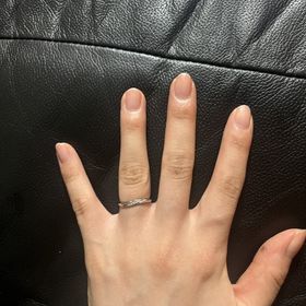 【エクセルコダイヤモンド(EXELCO DIAMOND)の口コミ】 指輪のデザインはウェーブで探しており、ダイヤモンドが控えめにキラキラ…