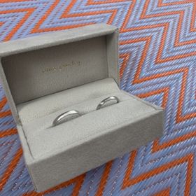 【mina.jewelry(ミナジュエリー)の口コミ】 元々指輪が大好きなので、他の指輪とつけてもデザインが浮かない、シンプ…