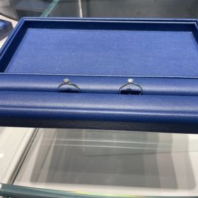 【銀座ダイヤモンドシライシの口コミ】 店員の方の提案でプロポーズリングを購入し、その後に彼女と一緒に婚約指…