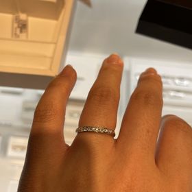 【Ponte Vecchio(ポンテヴェキオ)の口コミ】 デザインは豊富な方なのではと感じました。


リングはどちらかと言うと細…