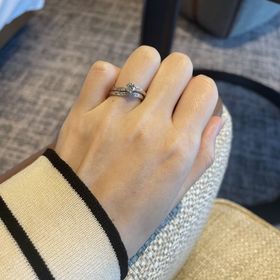 【TASAKI(タサキ)の口コミ】 着け心地が他のブランドの指輪より良かった。
着けてみた時に見た目がしっ…