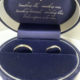 【Something Blue(サムシングブルー)の口コミ】 夫婦2人とも指輪のデザインを気に入り、購入を決めました。指輪の内側に刻…