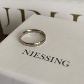 【NIESSING(ニーシング)の口コミ】 シンプルなデザインが良かったのと、着用時に指に指輪の当っている感覚が…
