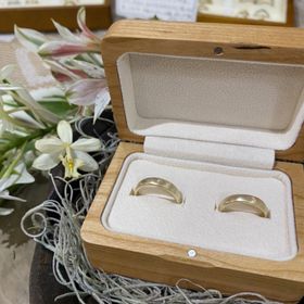 【atelier ST, CAT(アトリエ エスティーキャット)の口コミ】 肌に馴染む色味とデザイン。
マットな質感の部分とダイヤモンドで加工した…