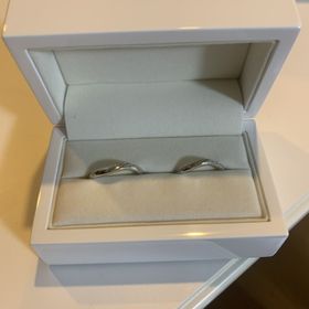 【IDEAL Plus fort(アイデアルプリュフォール)の口コミ】 サイドにダイヤがついているのがよかった。鋳造製法の指輪だったから。婚…