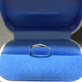 【銀座ダイヤモンドシライシの口コミ】 店員さんの接客がとても丁寧で、希望しているタイプの指輪を試着後、一緒…