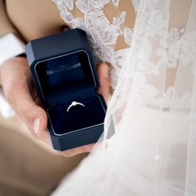 【銀座ダイヤモンドシライシの口コミ】 メレありのキラキラ輝くデザインで、普段使いできるような爪が飛び出てな…