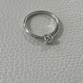 【BIJOUPIKO(ビジュピコ)の口コミ】 どの角度から見てもダイアモンドの輝きがわかるところ。ダイアモンドが大…