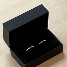 【4℃ BRIDAL(ヨンドシーブライダル)の口コミ】 初めはデザインで悩み、色々な店舗で試着もしました。ですが、普段はお互…