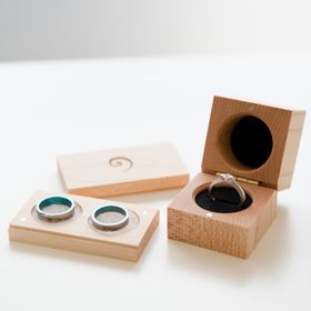 【SORA(ソラ)の口コミ】 指輪に（選択肢の中から）好みの色で発色をさせることができること。デザ…