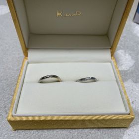 【ケイウノ ブライダル(K.UNO BRIDAL)の口コミ】 この指輪は2色から選べるため、その人の肌の色に合わせてチョイスできると…