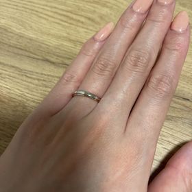 【アイプリモ(I-PRIMO)の口コミ】 ピンクゴールドが入っている指輪を探していて、プラチナと色合いがマッチ…