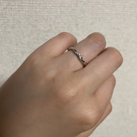 【COLANY(コラニー)】の口コミ シンプルで、かつ個性的なデザインが気に入りました。婚約指輪にもフィット...
