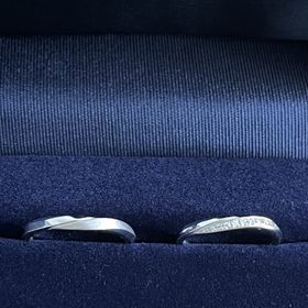 【銀座ダイヤモンドシライシの口コミ】 プラチナとピンクゴールドの2種が使われているデザインと、プラチナ1種の…