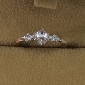 【AbHeri(アベリ)の口コミ】 レトロな雰囲気のあるローズカットのダイヤモンドと植物をイメージした繊…