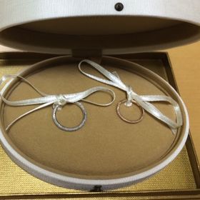 【AbHeri(アベリ)の口コミ】 表面が特殊な加工が施されていてラメを散らしたようにキラキラと輝いてい…