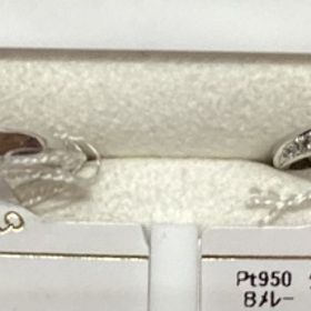 【ケイウノ ブライダル(K.UNO BRIDAL)の口コミ】 真ん中にダイヤの入った、斜めに模様の入った指輪が広告で見てとても素敵…