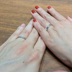 【4℃ BRIDAL(ヨンドシーブライダル)の口コミ】 デザインがとても可愛く一目惚れでした。キラキラしたデザインが個人的に…